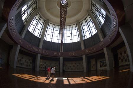 Patrons visit the Country Music Hall of Fame rotunda in downtown Nashville, Tennessee June 19, 2013. REUTERS/Harrison McClary