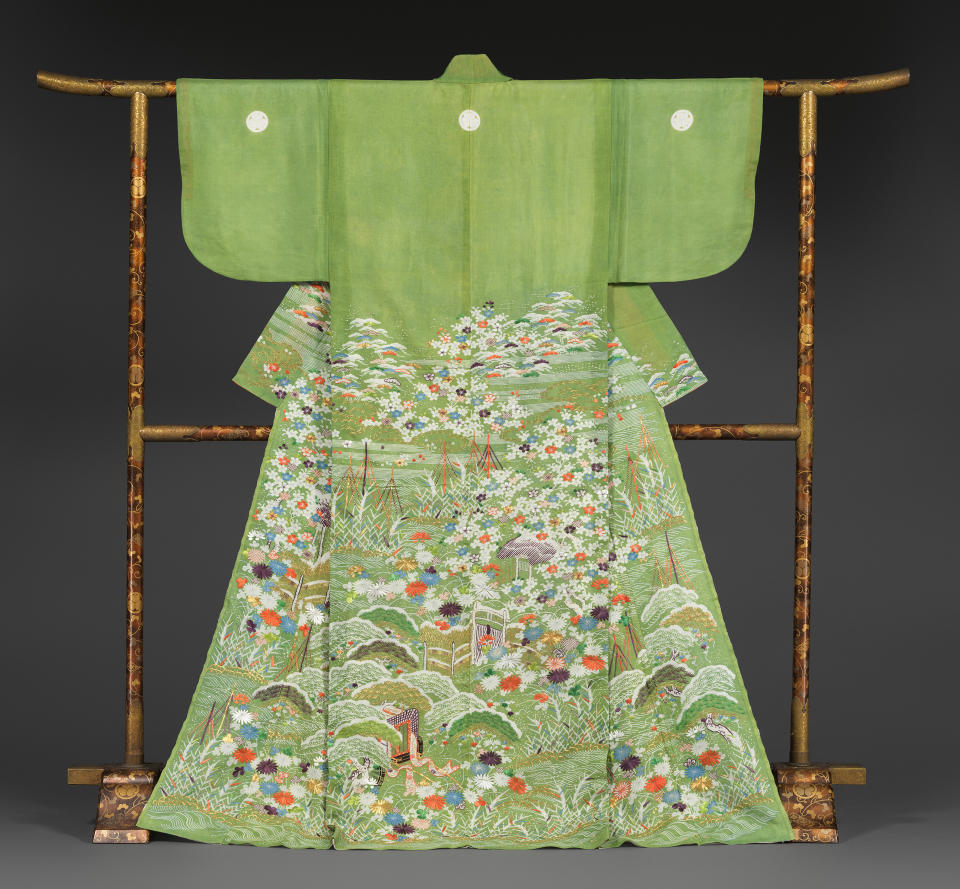 Summer robe with court carriage and waterside scene from the Edo period (1615-1868.) - Credit: Photo by Paul Lachenauer/ Courtesy Metropolitan Museum of Art