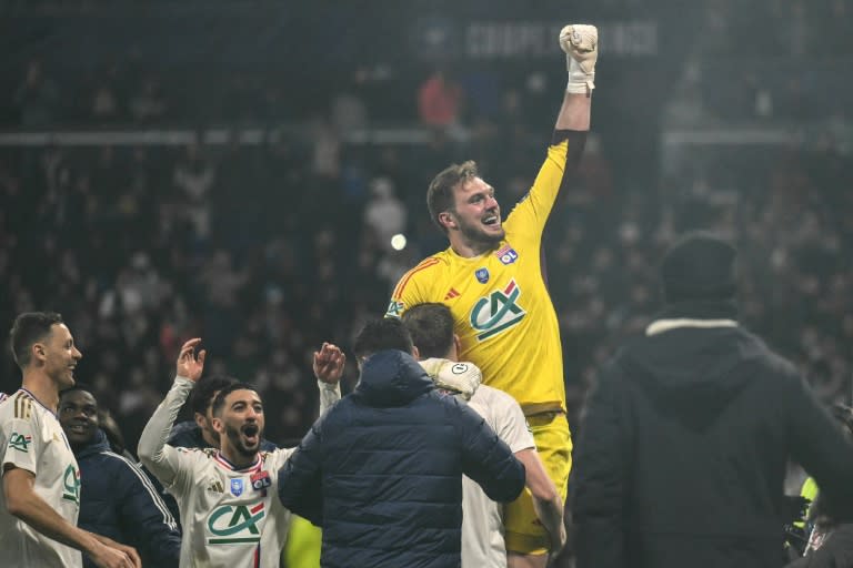 Le gardien de Lyon Lucas Perri, ici le 27 février dernier au Groupama Stadium, devrait être titulaire à la place d'Anthony Lopes mardi en Coupe de France (JEFF PACHOUD)