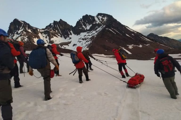 Rescate del cuerpo del turista aplastado por el hielo