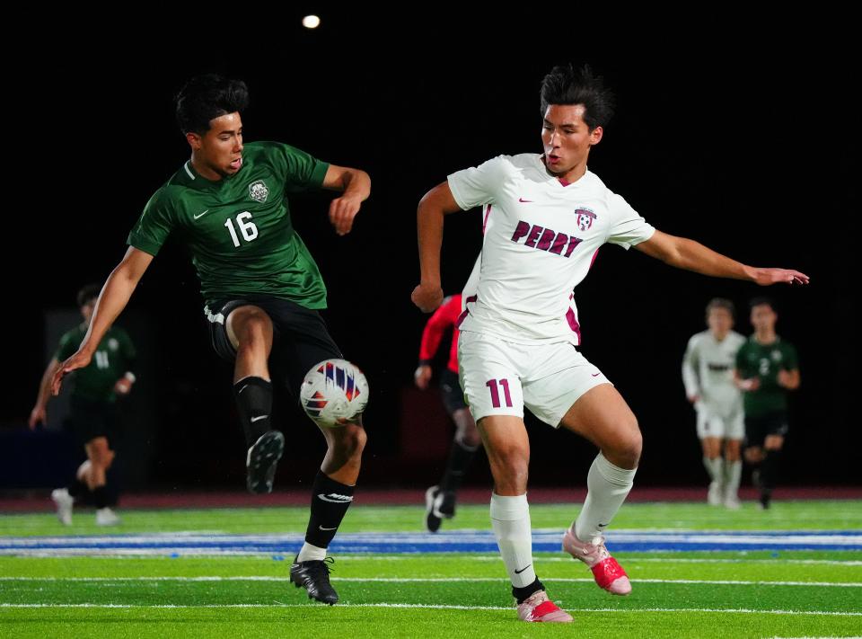 Perry senior Evangelos Sideris (11) and San Luis senior Brian  Ortega (16) compete for a loose ball during the 6A Championship game at Dobson High School in Mesa on Feb. 25, 2023.