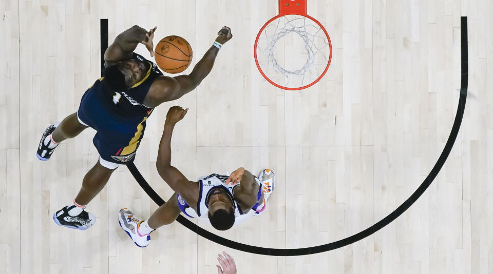 New Orleans Pelicans forward Zion Williamson (1) shoots against Sacramento Kings forward Harrison Barnes in the second half of an NBA basketball game in New Orleans, Wednesday, Nov. 22, 2023. The Pelicans won 117-112. (AP Photo/Gerald Herbert)