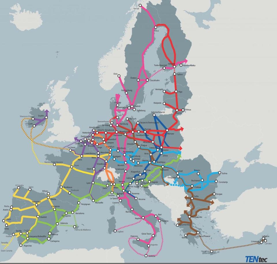 Corredores ferroviarios de la red TEN-T (Trans-European Transport Network) de la UE. <a href="https://transport.ec.europa.eu/transport-themes/infrastructure-and-investment/trans-european-transport-network-ten-t_en" rel="nofollow noopener" target="_blank" data-ylk="slk:Comisión Europea;elm:context_link;itc:0;sec:content-canvas" class="link ">Comisión Europea</a>