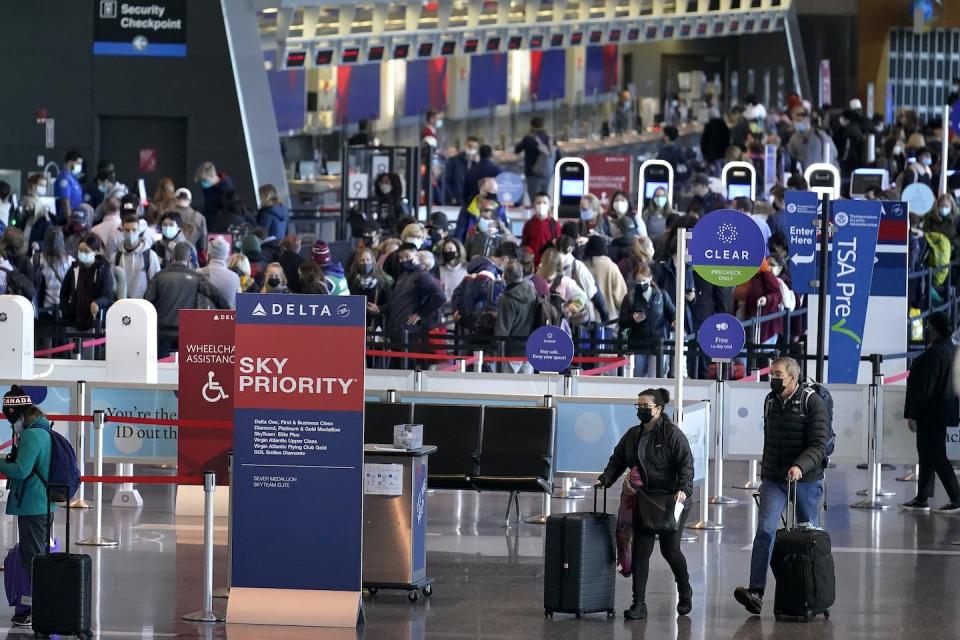 The Thanksgiving holiday is one of the busiest travel times of the year. <a href="https://newsroom.ap.org/detail/OffTheChartsAirlinesHolidayTest/2a0103aedfa842ab93a0f6d0d89d400f/photo?Query=thanksgiving%20air%20travel&mediaType=photo&sortBy=arrivaldatetime:desc&dateRange=Anytime&totalCount=56&currentItemNo=0" rel="nofollow noopener" target="_blank" data-ylk="slk:AP Photo/Steven Senne;elm:context_link;itc:0;sec:content-canvas" class="link ">AP Photo/Steven Senne</a>