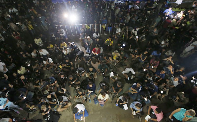 PHOTOS: Divers rescue all 13 from flooded cave in Thailand