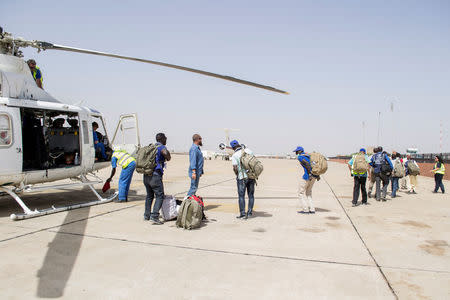 FILE PHOTO: UNHAS members assist with the relocation of aid workers after an attack in the town of Rann, at Maiduguri Airport, Nigeria March 2, 2018. OCHA/Yasmina Guerda/File Photo Handout via REUTERS ATTENTION EDITORS - THIS IMAGE WAS PROVIDED BY A THIRD PARTY. NO RESALES. NO ARCHIVE