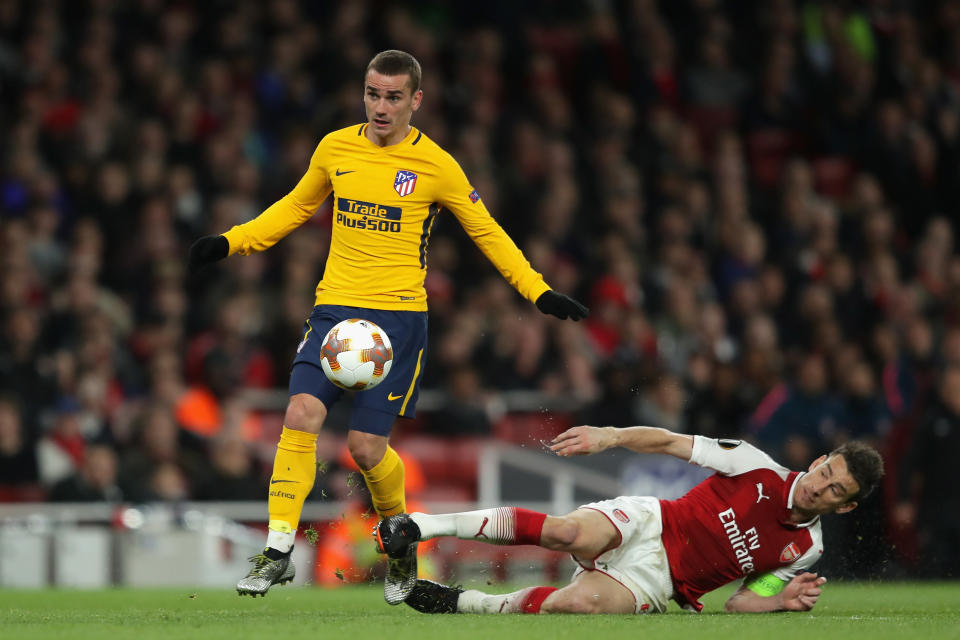 Antoine Griezmann beat Laurent Koscielny for Atletico Madrid’s only goal of its Europa League semifinal first leg against Arsenal. (Getty)