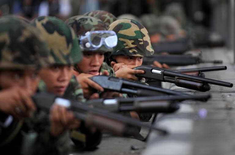 Thai soldiers take positions near the 'Red Shirts' protest camp in Bangkok, on May 19, 2010