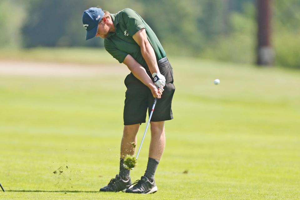 Ian Dunham, quien aparece jugando para Chariho en la primavera, atacó desde atrás en los últimos nueve hoyos del Rhode Island Junior Amateur para avanzar.