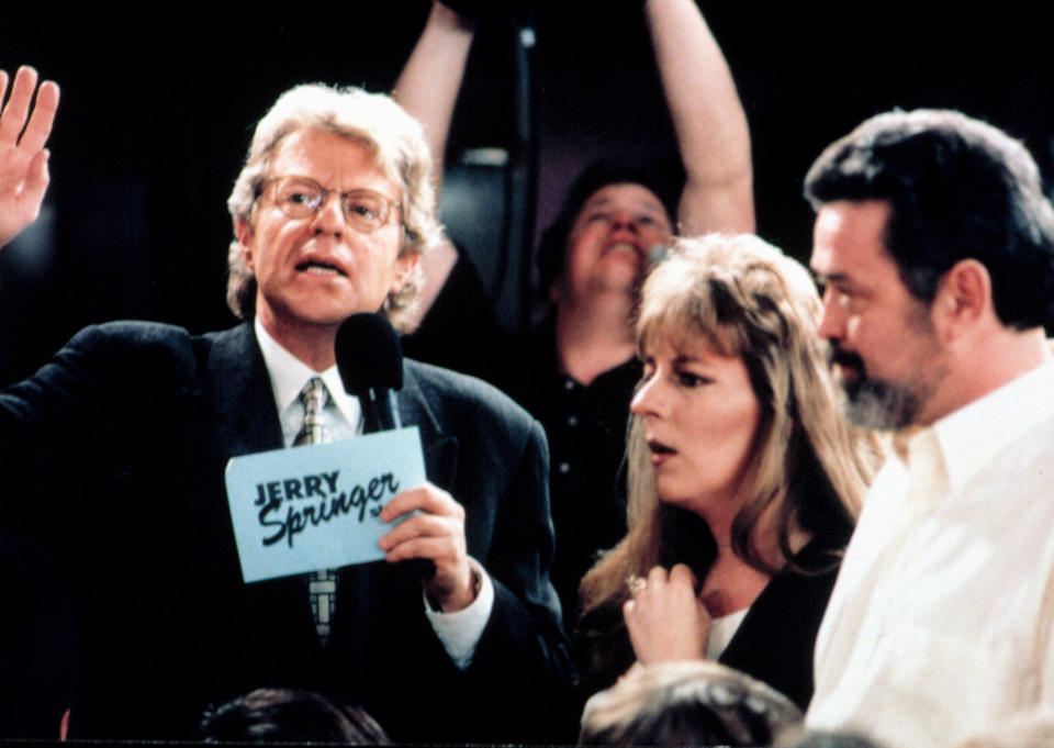 JERRY SPRINGER SHOW, Jerry Springer with audience members, 1991-present, (c)Universal TV/courtesy Everett Collection