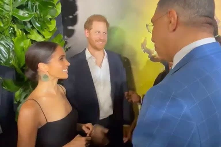 Harry y Meghan junto al primer ministro de Jamaica, Andrew Holness