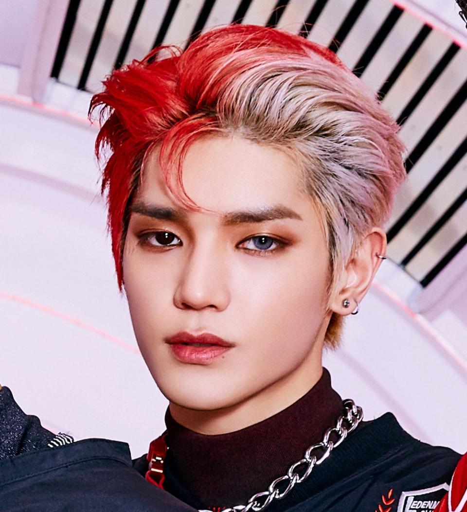 Taeyong's odd eye for “100”