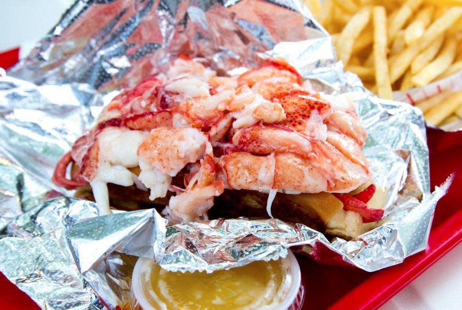 Maine: Lobster Roll, Red’s Eats (Wiscasset)