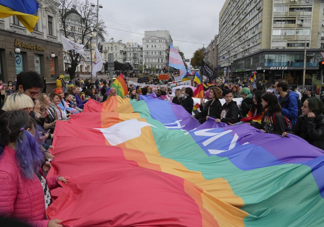 <span class="caption">People take part in the annual Gay Pride Parade, under the protection of riot police in Kyiv, Ukraine, on Sept. 19, 2021.</span> <span class="attribution"><span class="source">(AP Photo/Efrem Lukatsky)</span></span>