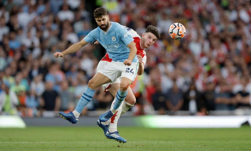 Declan Rice challenges Josko Gvardiol.