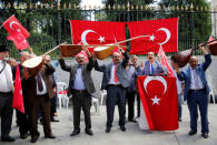 Turkish minstrels perform during a protest against the U.S. in central Istanbul, Turkey August 16, 2018. REUTERS/Murad Sezer