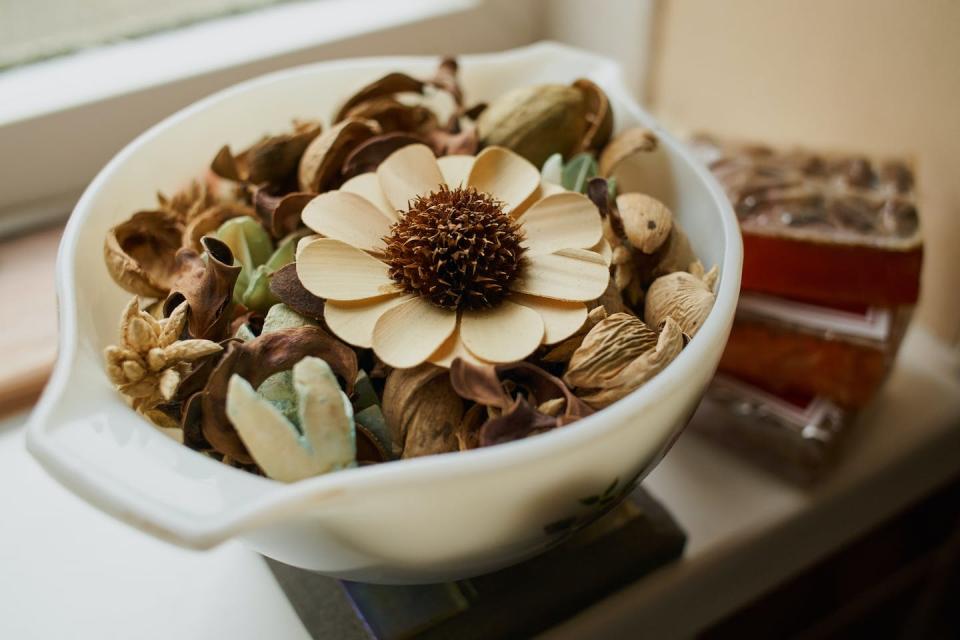 Potpourri may look delicious, but whether it’s edible is another question. <a href="https://www.gettyimages.com/detail/photo/bowl-of-pot-pourri-potpourri-royalty-free-image/911657360" rel="nofollow noopener" target="_blank" data-ylk="slk:Rhys Hayward/Moment via Getty Images;elm:context_link;itc:0;sec:content-canvas" class="link ">Rhys Hayward/Moment via Getty Images</a>