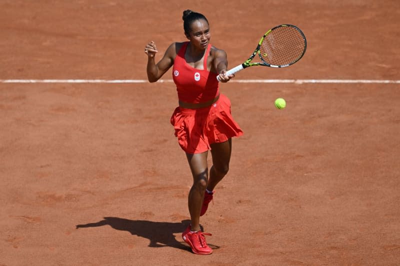 Canadian tennis player Leylah Fernandez in action against Germany's Angelique Kerber during their women's singles Round of 16 tennis match of the Paris 2024 Olympic Games. Sven Hoppe/dpa