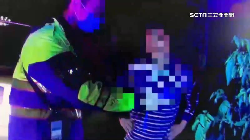 男子酒駕載3名子女返家。