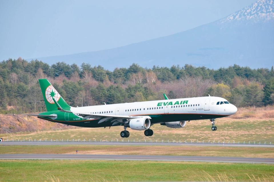 長榮航空總經理孫嘉明說，5月空運出現缺艙危機，包艙、包機成最後手段。