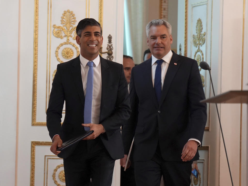 Prime Minister Rishi Sunak, left, arrives with the Chancellor of Austria, Karl Nehammer for a joint press conference, at Federal Chancellery Ballhausplatz in Vienna, during a visit to Austria, Tuesday May 21, 2024. (Jordan Pettitt/pool photo via AP)