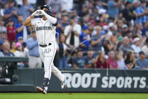 Watch: Julio Rodríguez stole home to cap off Mariners' 4-run