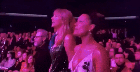 Here S All The Proof You Need That Taylor Swift Had The Best Time At The 19 American Music Awards