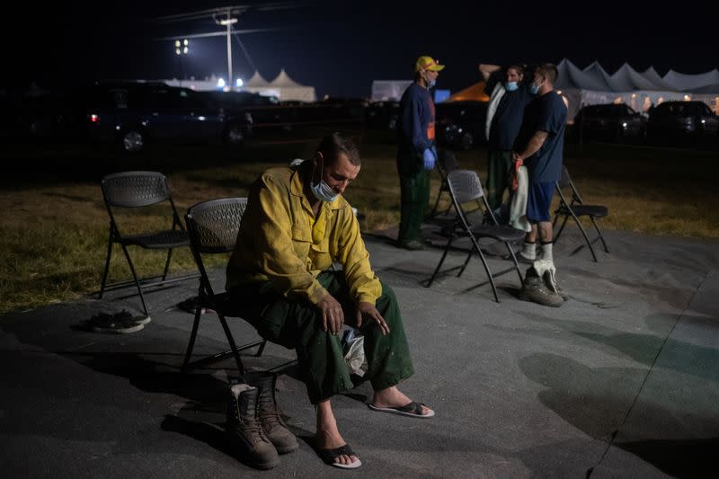 The Wider Image: Oregon inmates find redemption in fighting wildfires