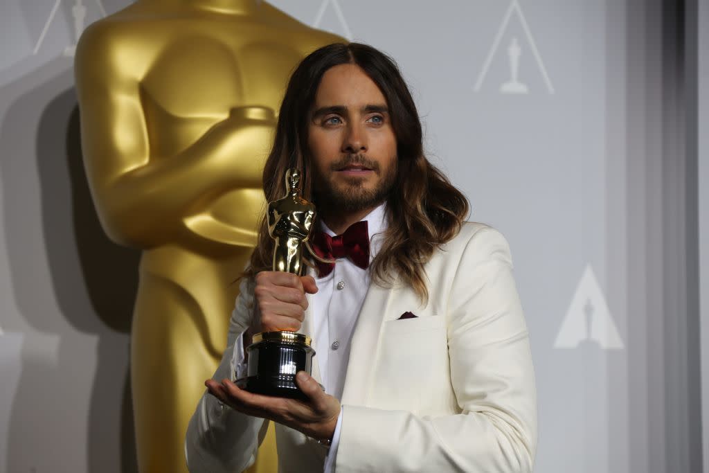 Jared Leto holds his Oscar on March 2, 2014. (Photo: Hubert Boesl/picture alliance via Getty Images) 