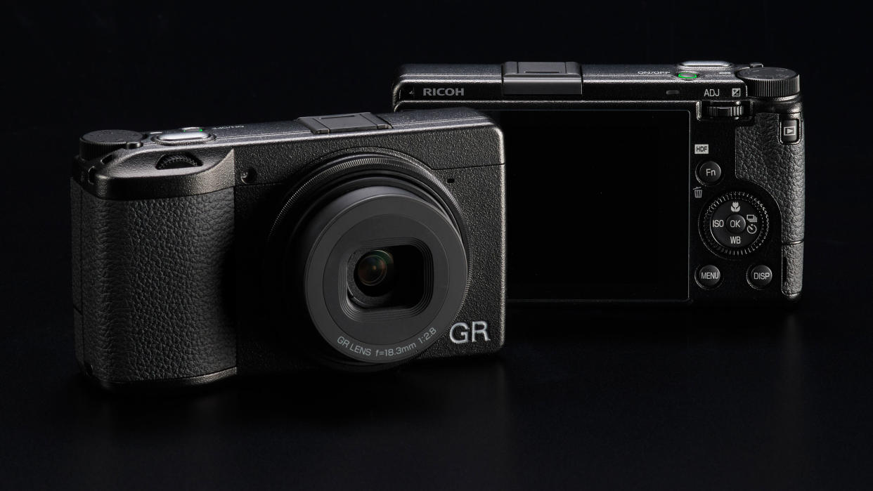  Ricoh GR III HDF. 