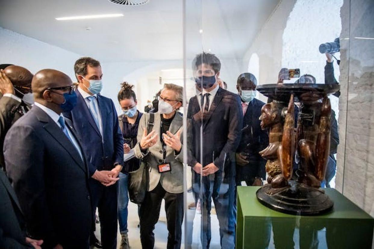 Le Premier ministre de la RDC, Jean-Michel Lukonde (à gauche), à l'AfricaMuseum de Belgique en 2022. Jasper Jacobs via Getty Images