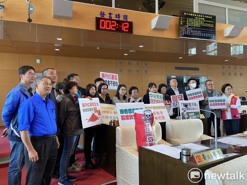 台中市議會國民黨團表示，與其指責食安基層人員，不如趕快去找瘦肉精源頭。   圖：唐復年/攝