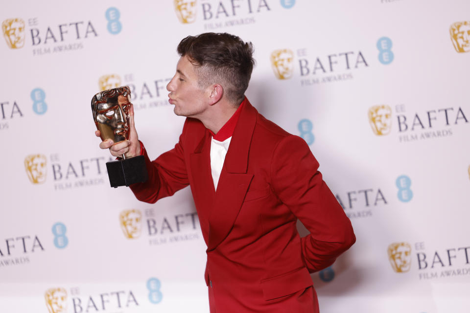 Barry Keoghan poses for photographers with the Supporting Actor award for 'The Banshees of Inisherin' at the 76th British Academy Film Awards, BAFTA's, in London, Sunday, Feb. 19, 2023. (Photo by Vianney Le Caer/Invision/AP)