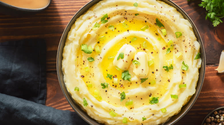 creamy mashed potatoes with butter