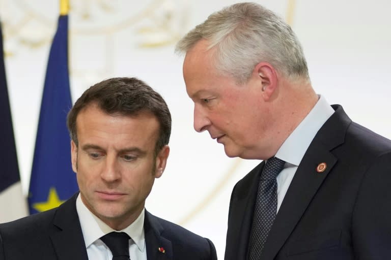 Le président Emmanuel Macron et le ministre des Finances Bruno Le Maire à l'Elysée, le 10 mars 2023 à Paris (Kin Cheung)