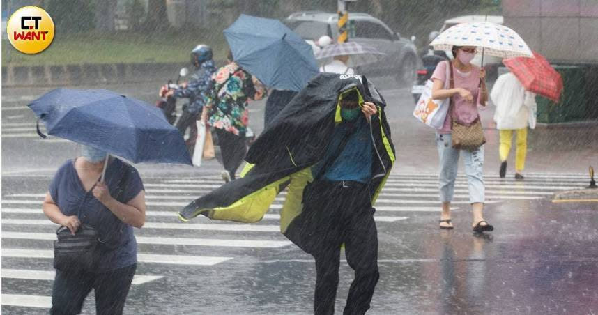 水利署對台南市、高雄市發出一級淹水警戒。（示意圖／黃威彬攝）