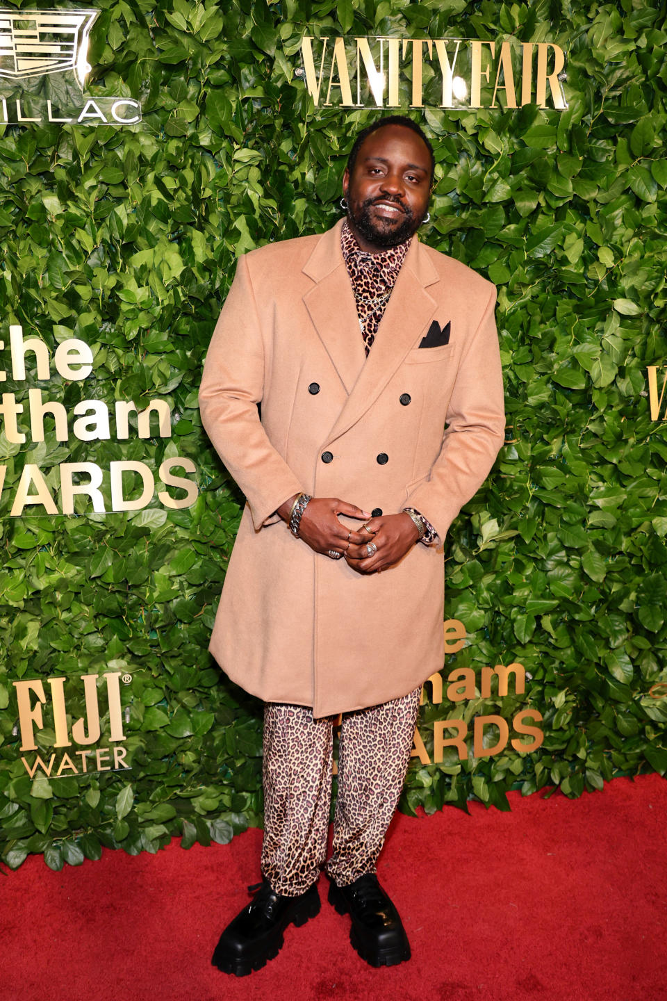 <p>Schwarz? Langweilig! Schauspieler Brian Tyree Henry bricht mit dem klassischen Männer-Dresscode auf exotische Weise.</p> 