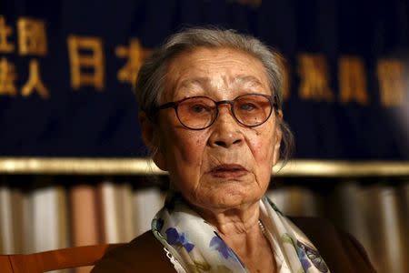 South Korean Kim Bok-tong, who says she was forced to work in Japan's wartime military brothels, attends a news conference at the Foreign Correspondent's Club of Japan in Tokyo April 24, 2015. REUTERS/Thomas Peter