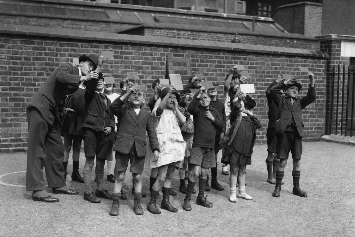 1927: A London schoolteacher instructs his students not to view the sun with the naked eye but to use instead two dense photographic negatives sandwiched together to protect their eyes. 