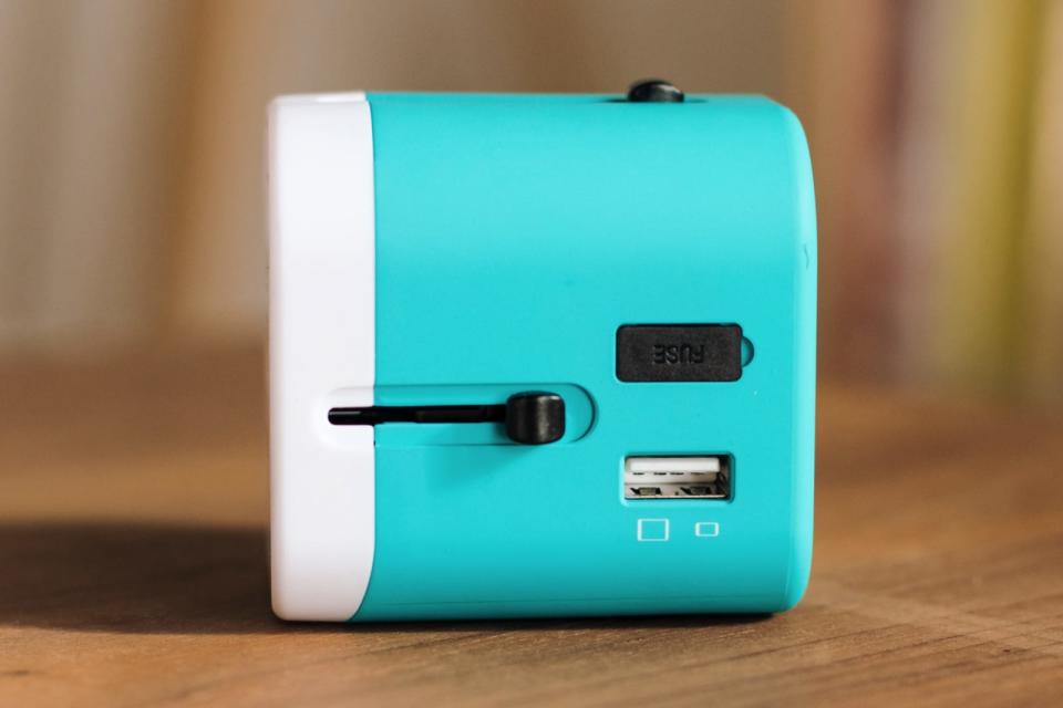 Travel plug adapter