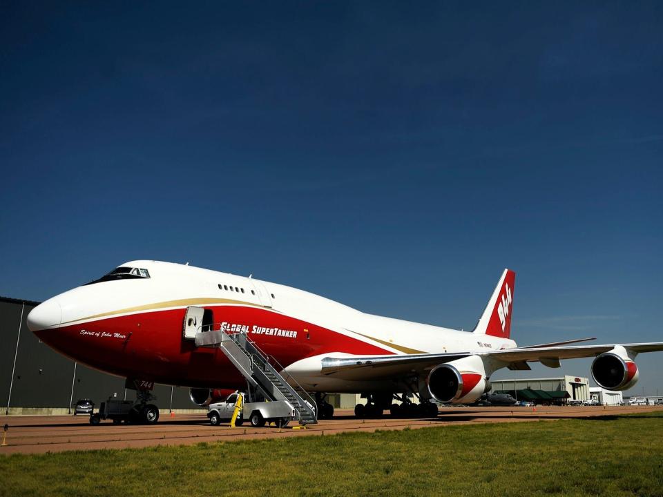 Boeing 747 Global Supertanker firefighting plane