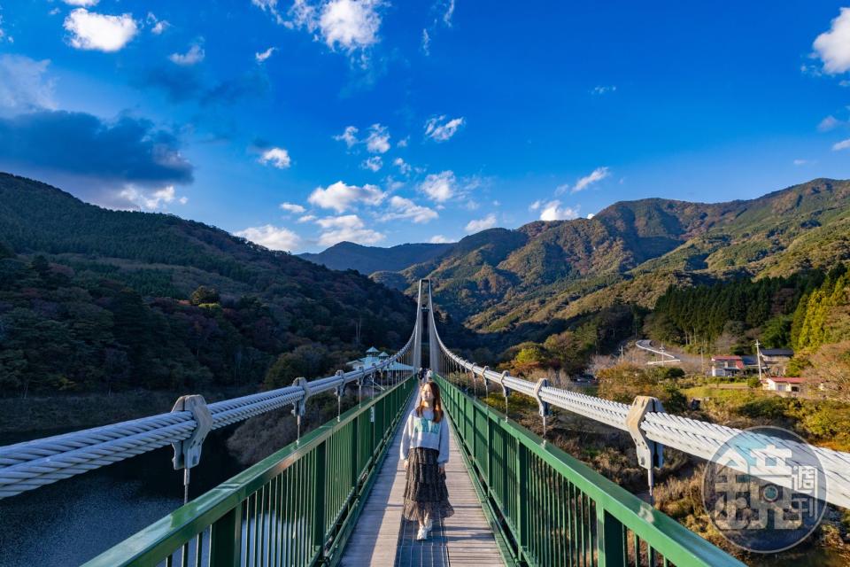 「紅葉谷大吊橋」是那須最有名的賞楓勝地。