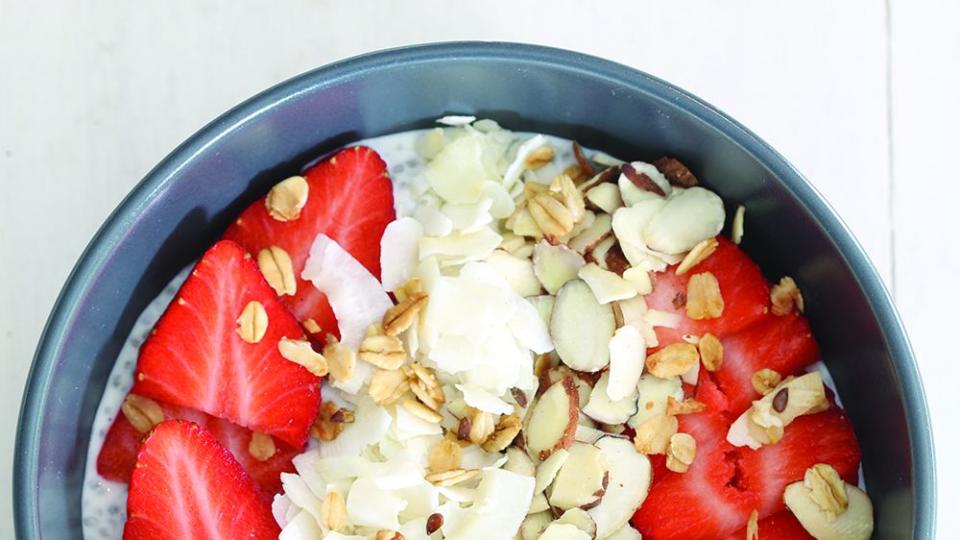 1000-Strawberry-Coconut-Chia-Pudding-Bowl-junk-food.jpg