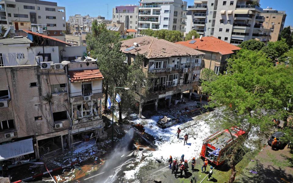 Members of Israeli security and emergency services work on a site hit by a rocket in Ramat Gan near Tel Aviv - Oren ZIV/AFP