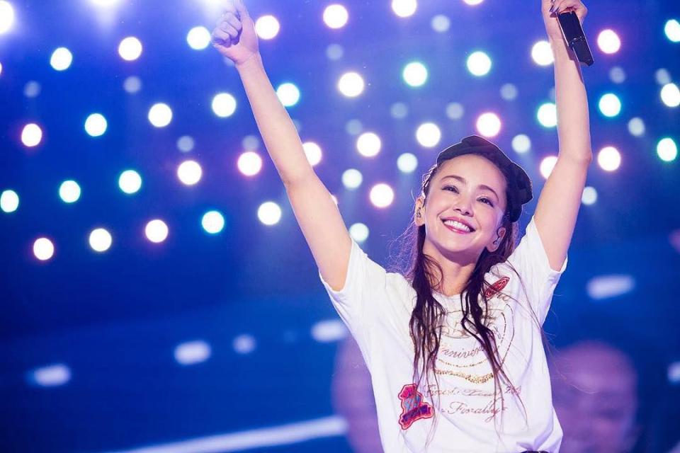 <p>【延伸閱讀】</p> <p><a href="https://www.harpersbazaar.com/tw/celebrity/celebritynews/g23277584/namie-amuro-goodbye-letter/" rel="nofollow noopener" target="_blank" data-ylk="slk:見證處女座間的天后情誼！蔡依林深情告白：「需要我隨時找我」逼哭安室奈美惠的全場粉絲;elm:context_link;itc:0;sec:content-canvas" class="link ">見證處女座間的天后情誼！蔡依林深情告白：「需要我隨時找我」逼哭安室奈美惠的全場粉絲</a></p> <p><a href="https://www.harpersbazaar.com/tw/celebrity/celebritynews/g23277584/namie-amuro-goodbye-letter/" rel="nofollow noopener" target="_blank" data-ylk="slk:送給粉絲的最後一封信！安室奈美惠正式引退：「笑著送我出發吧！」;elm:context_link;itc:0;sec:content-canvas" class="link ">送給粉絲的最後一封信！安室奈美惠正式引退：「笑著送我出發吧！」</a></p> <p>-</p> <p>加入BAZAAR LINE@好友，零時差接收趨勢新訊！</p> <cite>＠namie_amur00fficial - Instagram</cite>