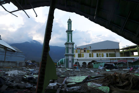Baiturrahman mosque which was hit by an earthquake and tsunami is pictured in Palu, Central Sulawesi, Indonesia, October 2, 2018. REUTERS/Athit Perawongmetha