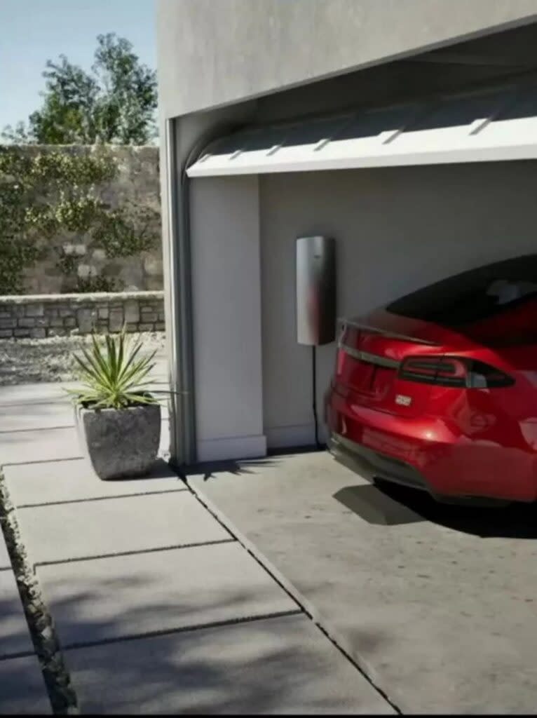 而從投影片的畫面看到一輛Model S使用無線充電板，因此預估最快擁有這項配備的就會是Model S這輛車。(圖片來源：特斯拉)