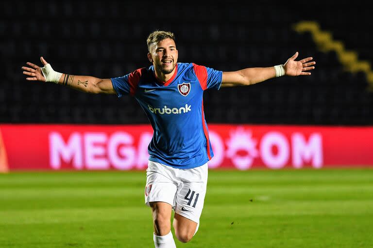 Iván Leguizamón, la figura de San Lorenzo ante Chacarita: anotó los dos goles para el triunfo azulgrana por los 16° de la Copa Argentina