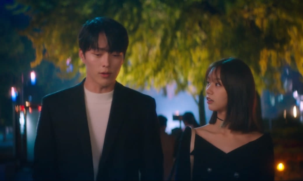 Shin Woo Yeo (Jang Ki Yong, left) is a nine-tailed fox whose Red Fox Marble is accidentally swallowed by university student Lee Dam (Hyeri) in My Roommate Is A Gumiho