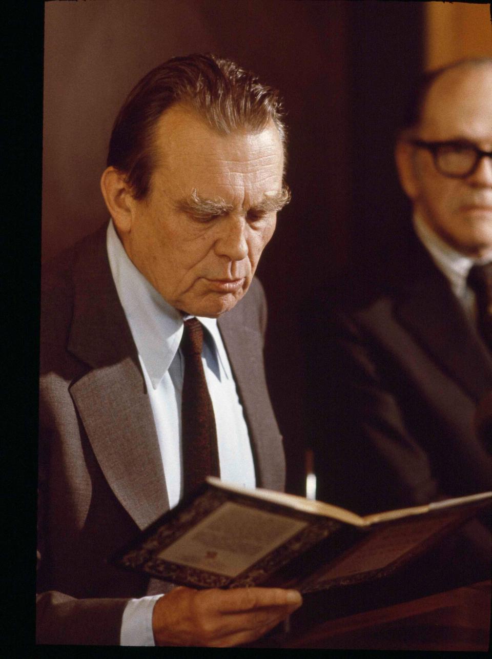 Czeslaw Milosz reads his poetry at the UC Berkeley on Oct. 10, 1980.